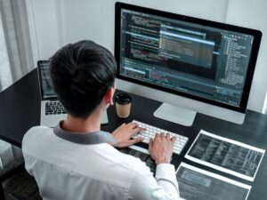 Senior man using computer – PACE Program Placement for All-Inclusive Senior Care coordination and support in Los Angeles.