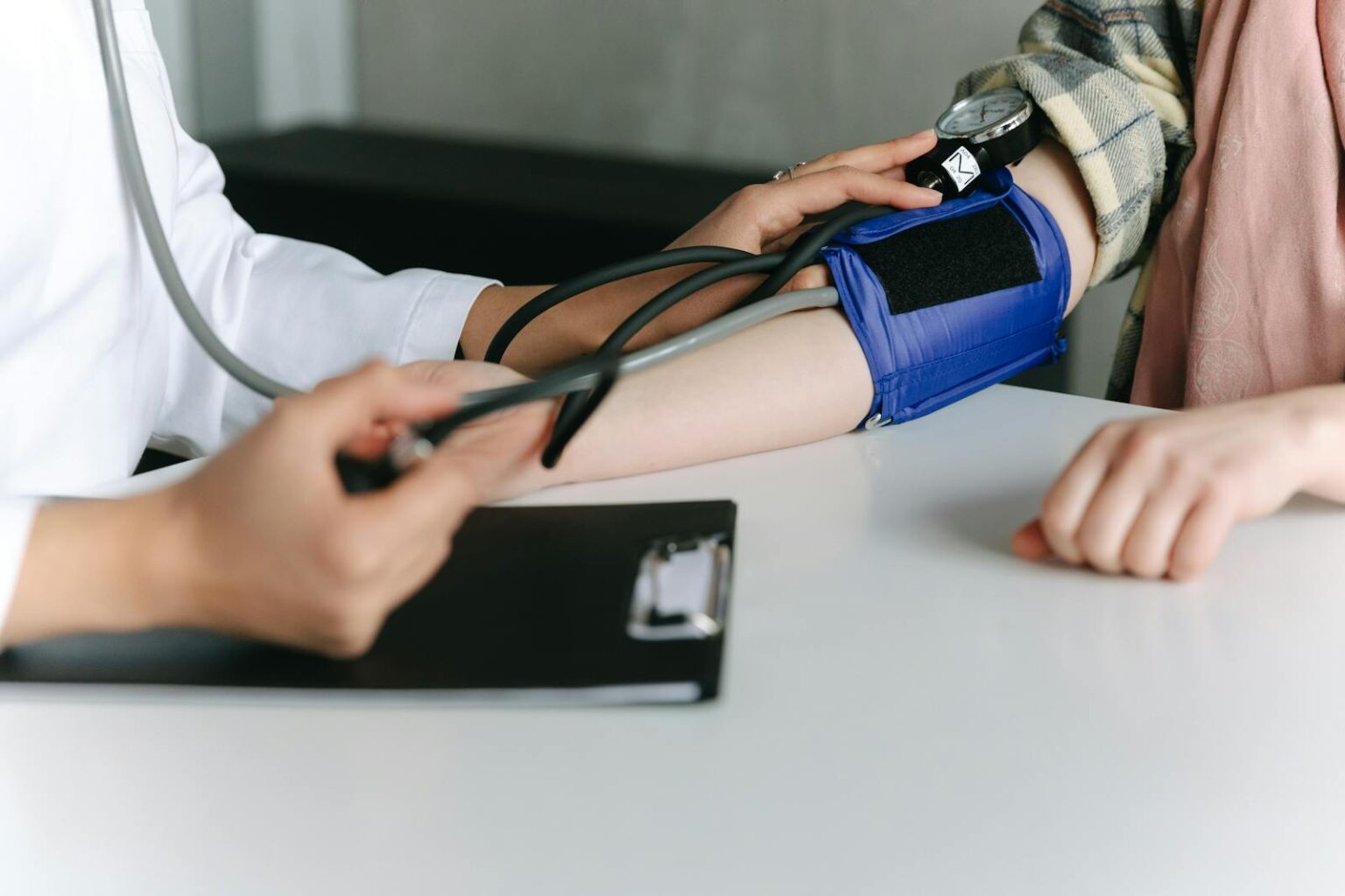 Choosing the Best Bluetooth Blood Pressure Monitors for Seniors in 2026 - comprehensive guide for seniors and families